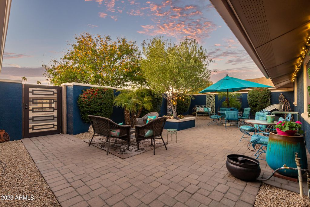 Image 17 of property listing at 17203 N LIME ROCK Drive, Sun City, AZ 85373