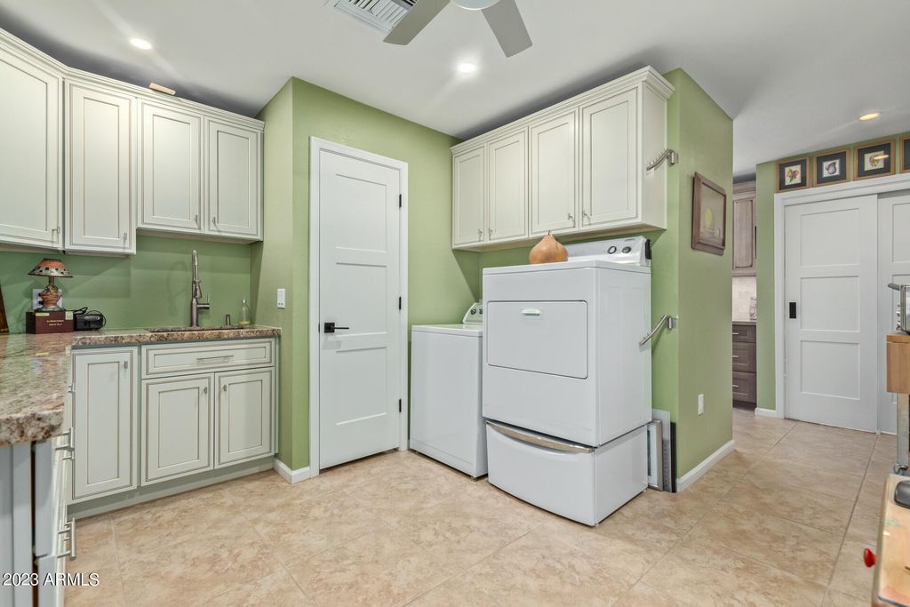 Image 37 of property listing at 17203 N LIME ROCK Drive, Sun City, AZ 85373