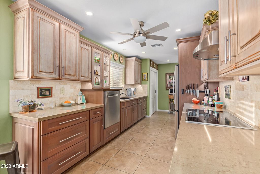 Image 4 of property listing at 17203 N LIME ROCK Drive, Sun City, AZ 85373