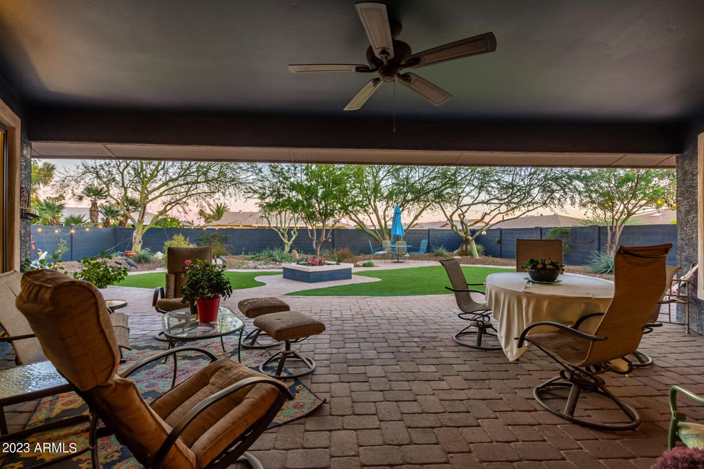 Image 40 of property listing at 17203 N LIME ROCK Drive, Sun City, AZ 85373