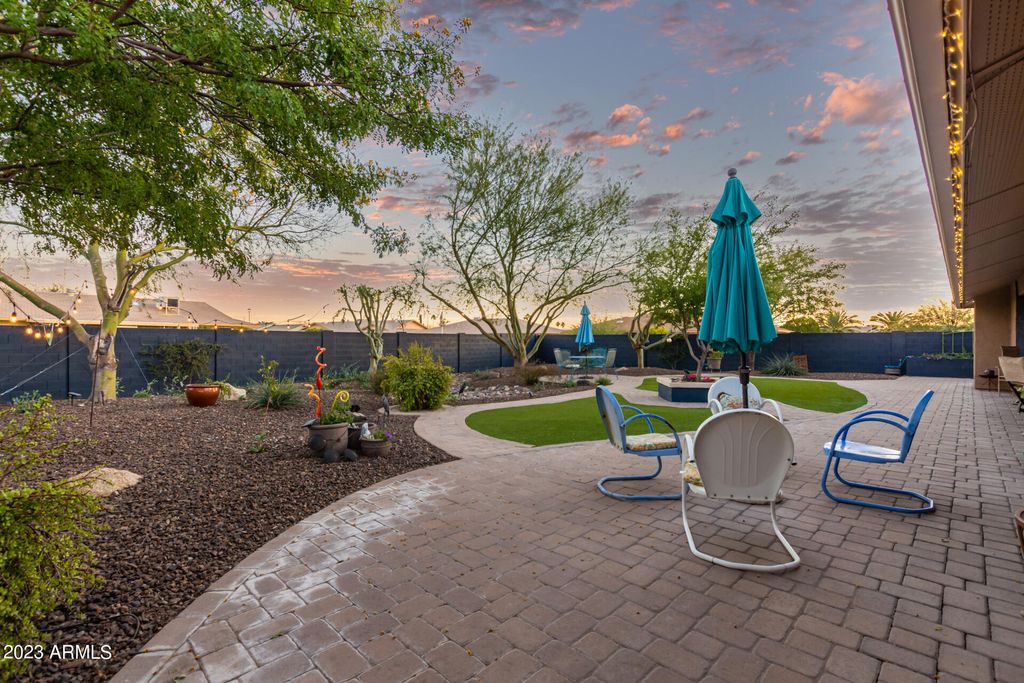 Image 43 of property listing at 17203 N LIME ROCK Drive, Sun City, AZ 85373