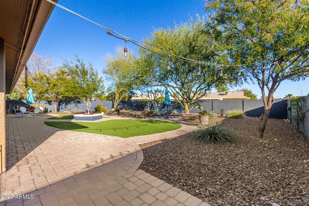 Image 48 of property listing at 17203 N LIME ROCK Drive, Sun City, AZ 85373