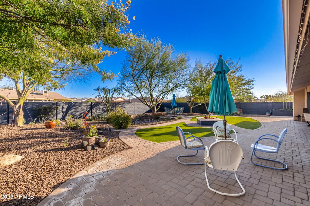 Image 50 of property listing at 17203 N LIME ROCK Drive, Sun City, AZ 85373