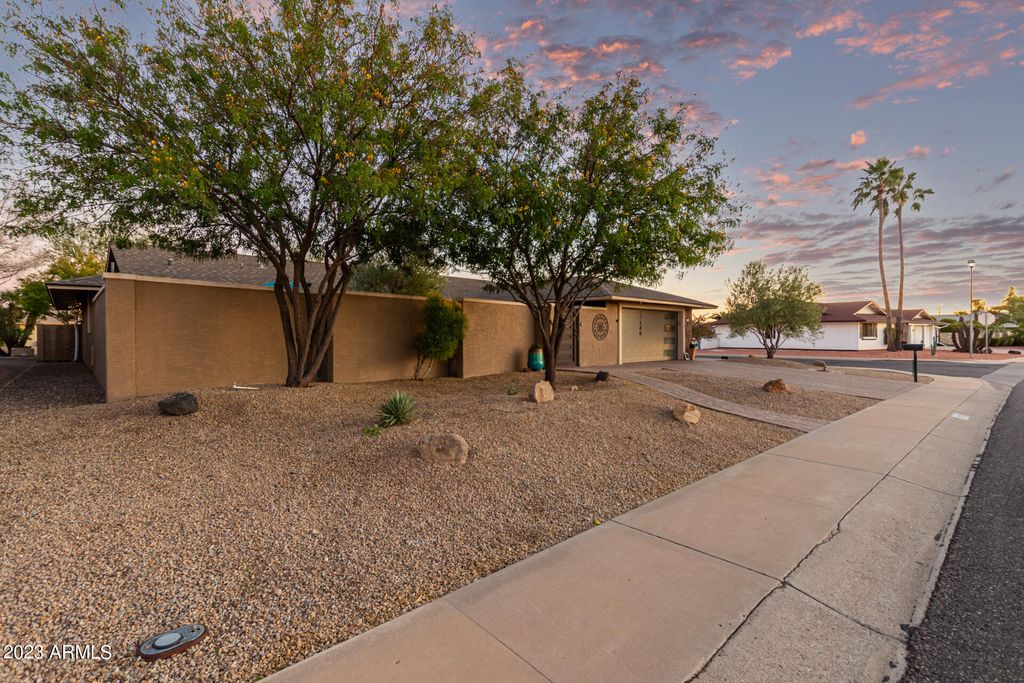 Image 62 of property listing at 17203 N LIME ROCK Drive, Sun City, AZ 85373