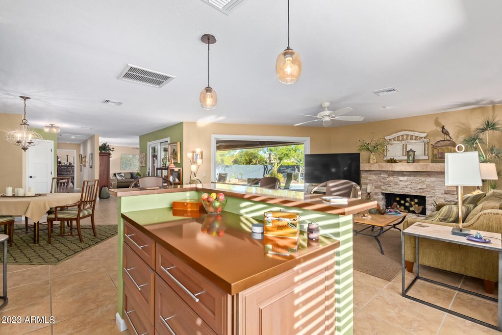 Image 7 of property listing at 17203 N LIME ROCK Drive, Sun City, AZ 85373