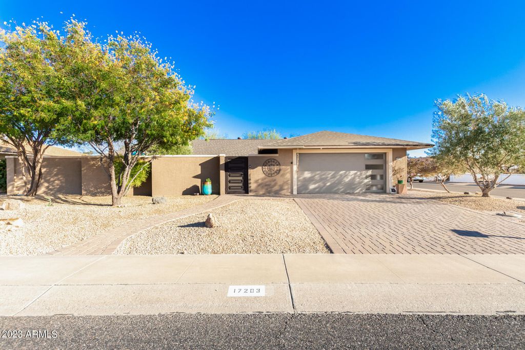 Image 72 of property listing at 17203 N LIME ROCK Drive, Sun City, AZ 85373