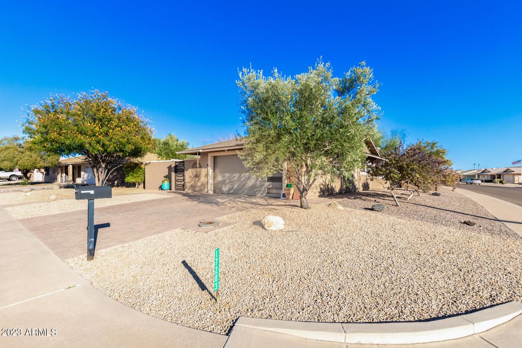 Image 74 of property listing at 17203 N LIME ROCK Drive, Sun City, AZ 85373