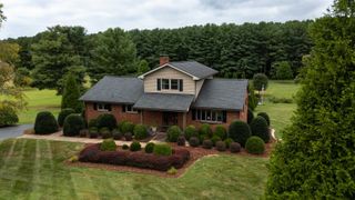 125 WARREN OAKS LN, Waynesboro, VA 22980