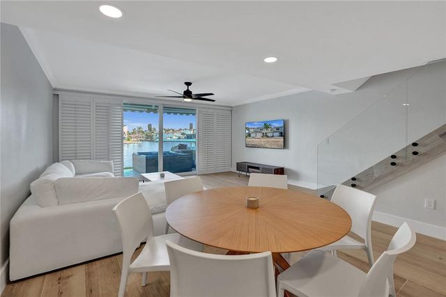 876 Jeffery St, Boca Raton, FL 33487