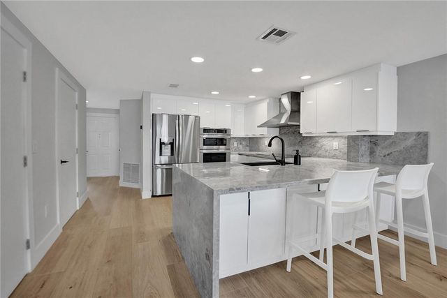 876 Jeffery St, Boca Raton, FL 33487