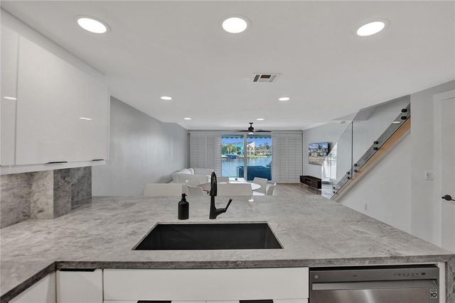 876 Jeffery St, Boca Raton, FL 33487