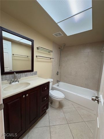 405 SE Van Loon TER B, Cape Coral, FL 33990