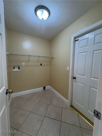 405 SE Van Loon TER B, Cape Coral, FL 33990