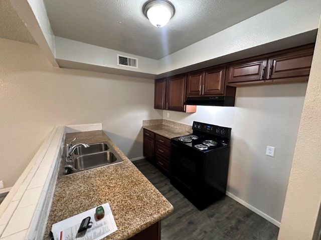 366 E El Paso Avenue, Fresno, CA 93720