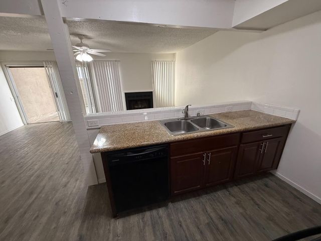 366 E El Paso Avenue, Fresno, CA 93720