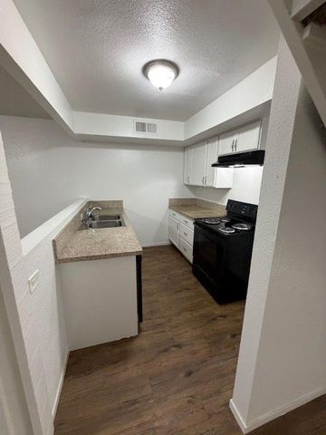 366 E El Paso Avenue, Fresno, CA 93720