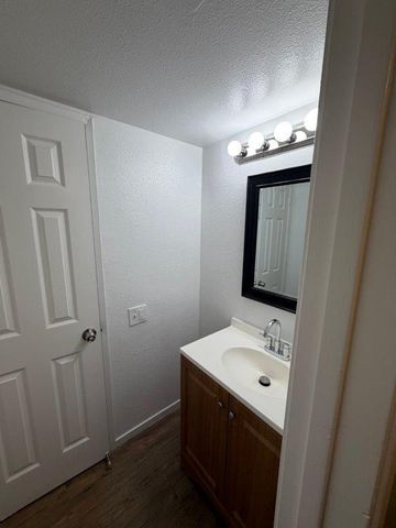 366 E El Paso Avenue, Fresno, CA 93720