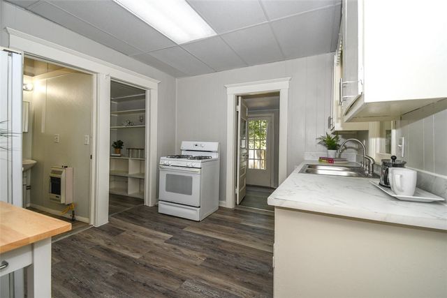 316 N Mckinnon Avenue, Gentry, AR 72734