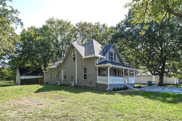 316 N Mckinnon Avenue, Gentry, AR 72734