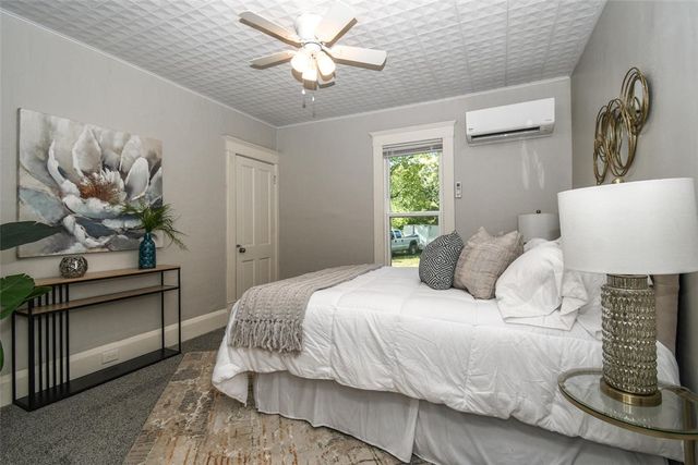 316 N Mckinnon Avenue, Gentry, AR 72734