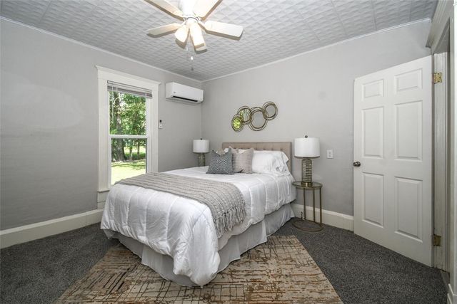 316 N Mckinnon Avenue, Gentry, AR 72734