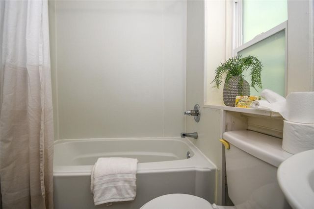 316 N Mckinnon Avenue, Gentry, AR 72734