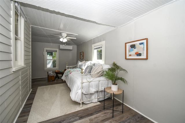 316 N Mckinnon Avenue, Gentry, AR 72734