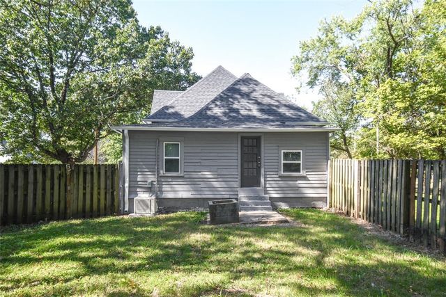 316 N Mckinnon Avenue, Gentry, AR 72734