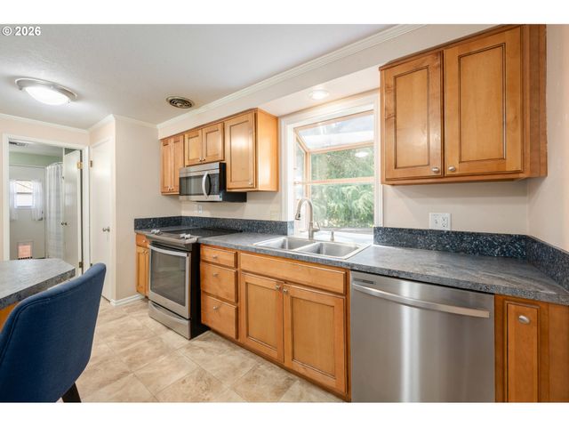 41536 MCKENZIE Hwy, Springfield, OR 97478