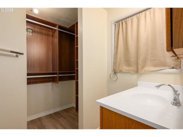 41536 MCKENZIE Hwy, Springfield, OR 97478