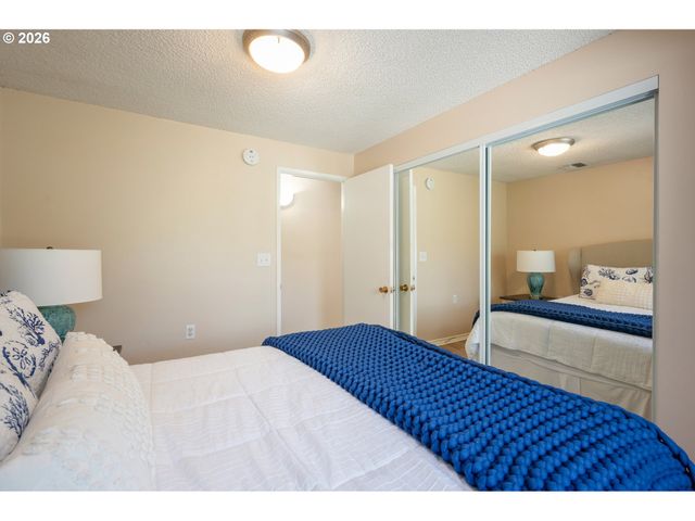 41536 MCKENZIE Hwy, Springfield, OR 97478