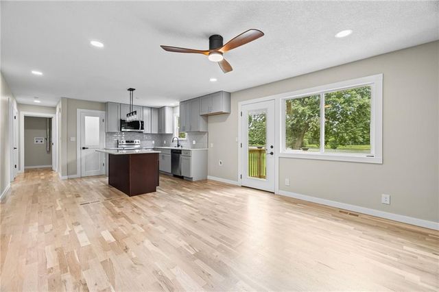 724 S Hamilton Street, Olathe, KS 66061