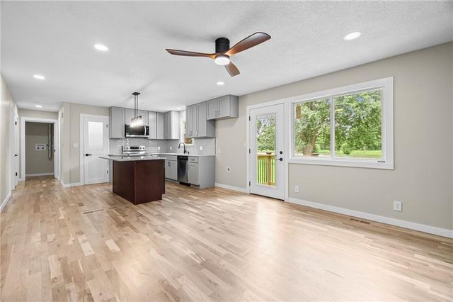 724 S Hamilton Street, Olathe, KS 66061