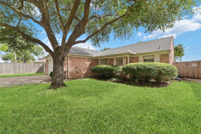 3131 E Heatherock Circle, Sugar Land, TX 77479