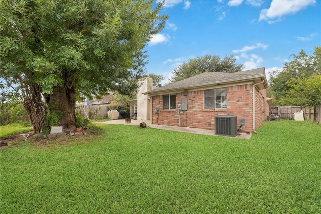3131 E Heatherock Circle, Sugar Land, TX 77479