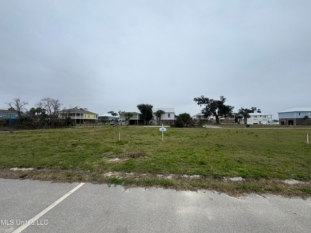 Seaside Dr, Gulfport, MS 39501