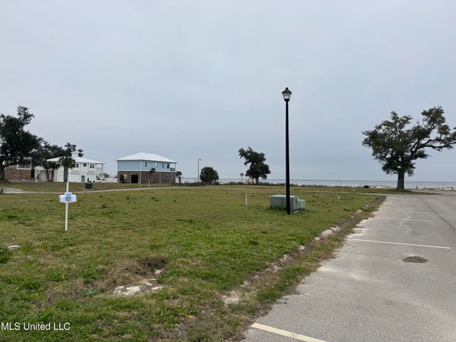 Seaside Dr, Gulfport, MS 39501