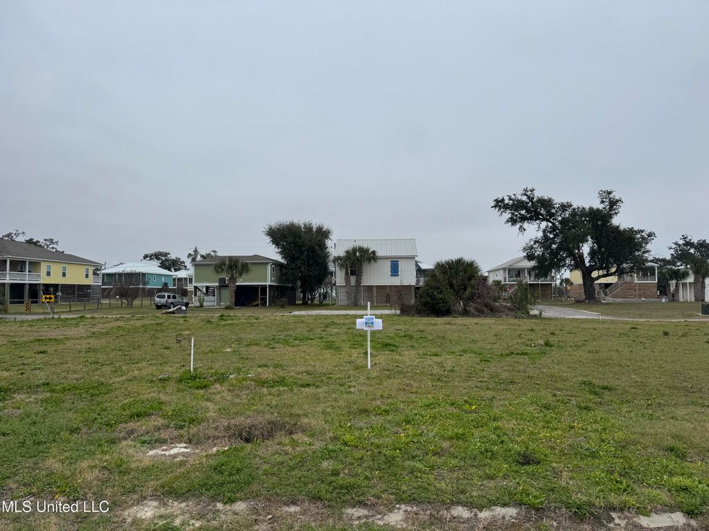 Seaside Dr, Gulfport, MS 39501