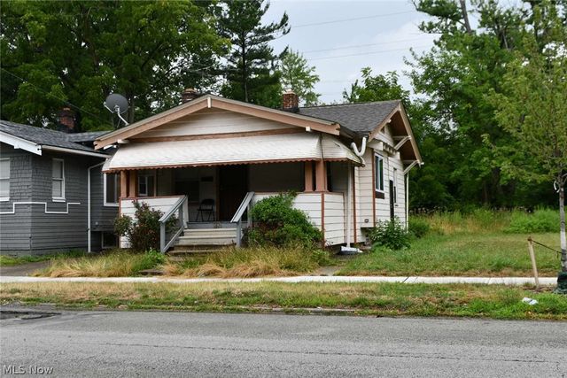 1582 E 133rd Street, East Cleveland, OH 44112