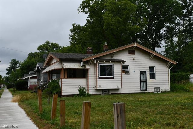 1582 E 133rd Street, East Cleveland, OH 44112