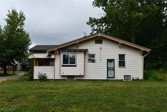 1582 E 133rd Street, East Cleveland, OH 44112