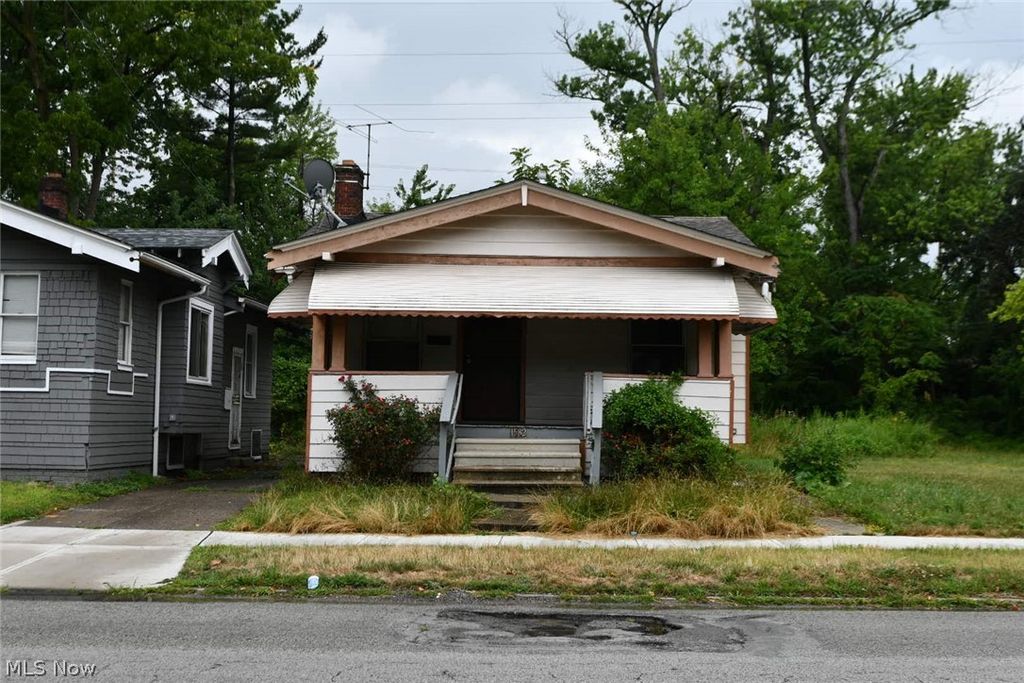 1582 E 133rd Street, East Cleveland, OH 44112