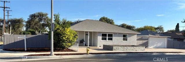 913 N Raymond, Fullerton, CA 92831