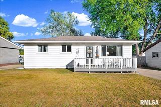 418 SHERWOOD Drive, Pekin, IL 61554