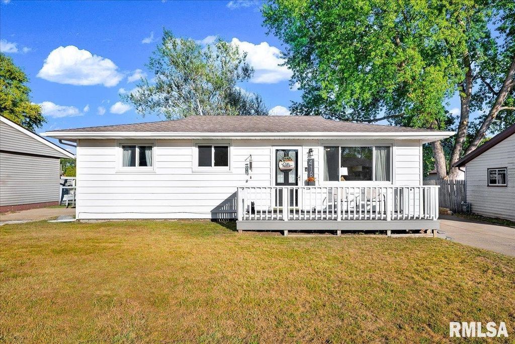 418 SHERWOOD Drive, Pekin, IL 61554