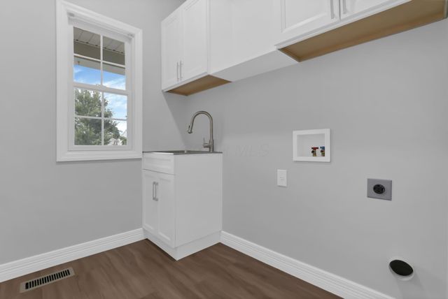 111 Longleaf Street, Pickerington, OH 43147