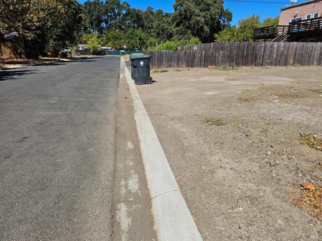 Image 3 of property listing at 14240 Pearl Avenue, Clearlake, CA 95422