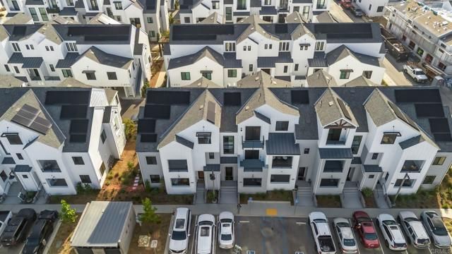 1400 Anacona Place 105, Encinitas, CA 92024