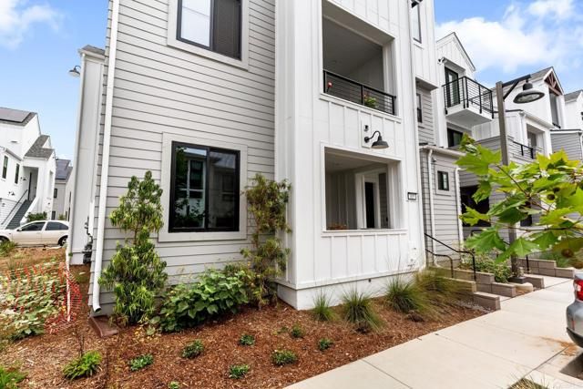 1400 Anacona Place 105, Encinitas, CA 92024