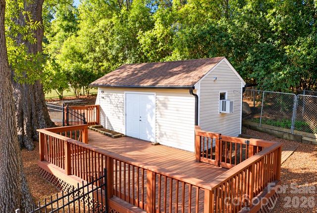 1827 Edgewater Drive, Charlotte, NC 28210